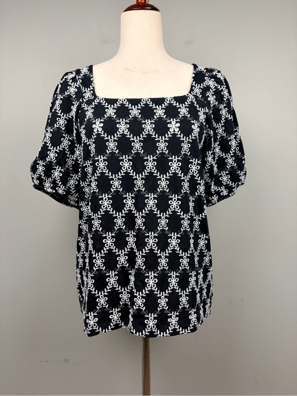 LOFT Black White Embroidered Eyelet Puff Sleeve Top Womens Large NWT Cotton